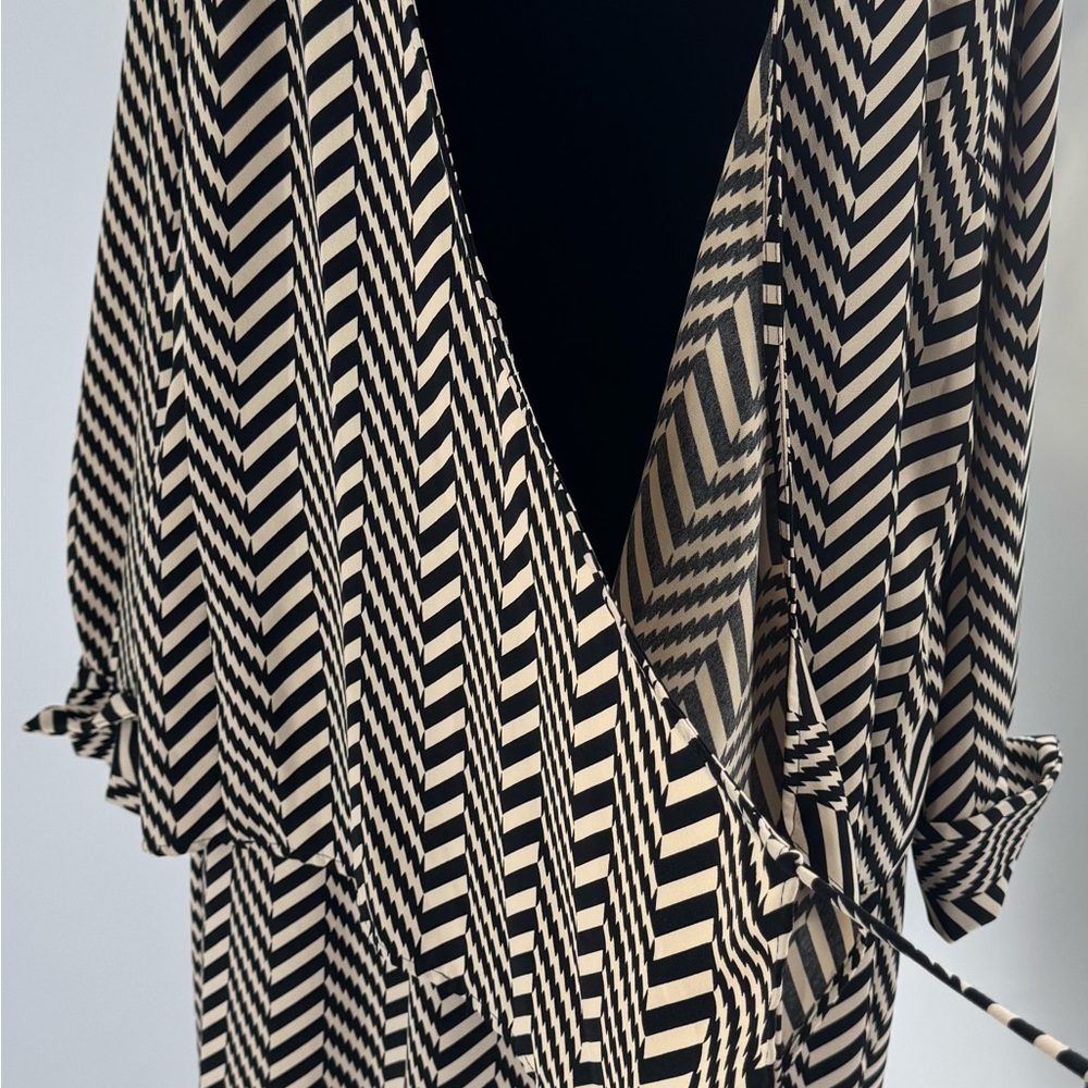 Ashley Stewart Black and Taupe Chevron PatternTwo Piece Set - Picture 5 of 6